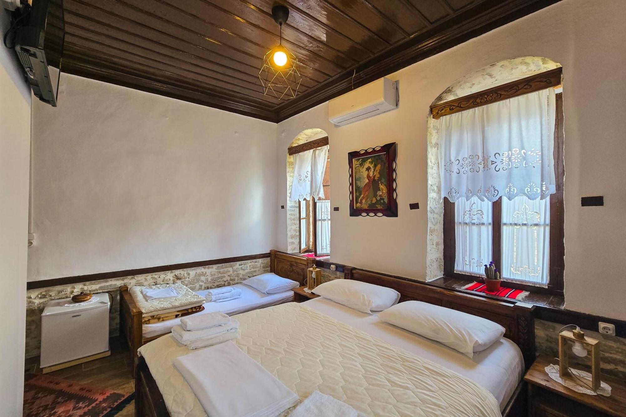 Silver Hill Guesthouse Gjirokastër Extérieur photo